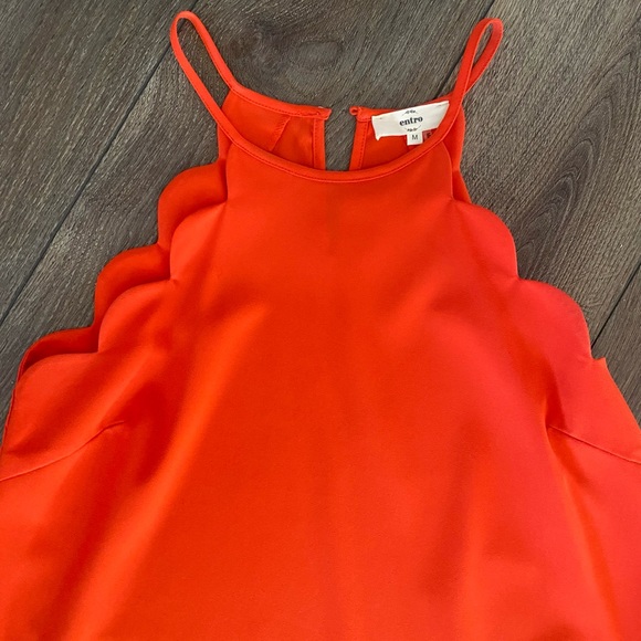 Entro Scalloped Tank Top - Picture 2 of 7